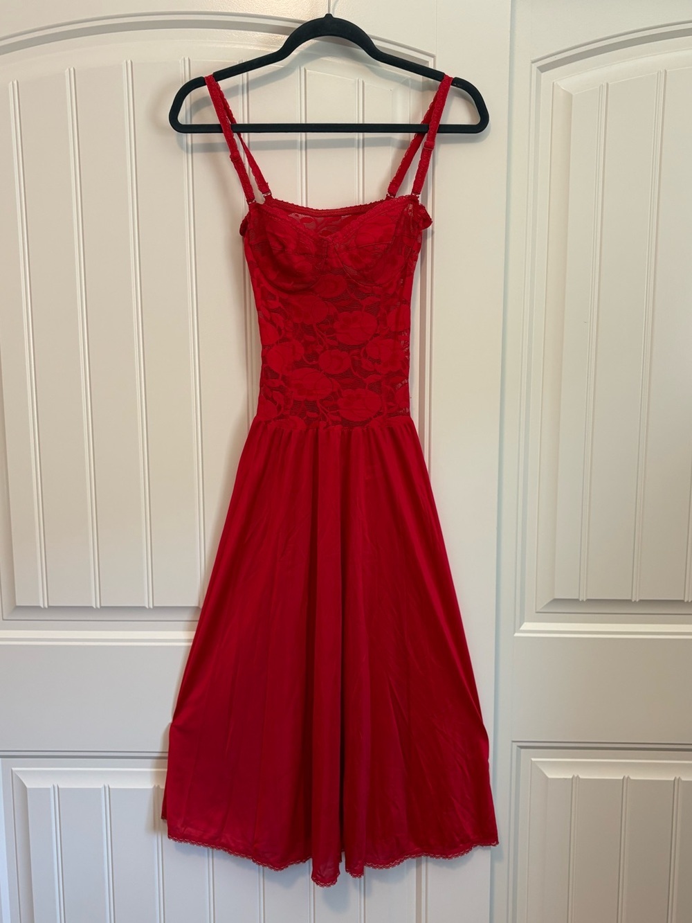 Vintage Olga’s Christina red lace midi nightgown with underwire bra 34B